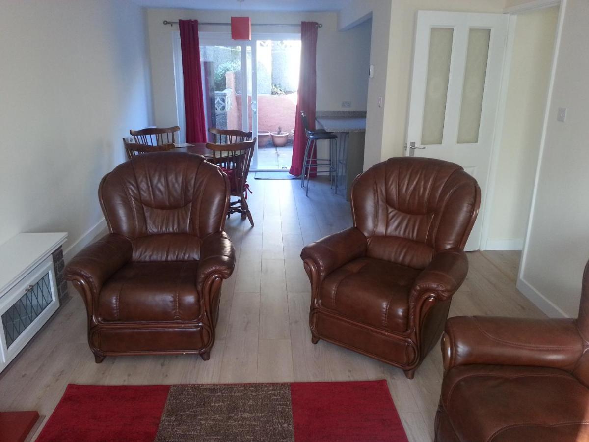 Immaculate 3-bed House In With Fast Wifi Holiday home Bristol