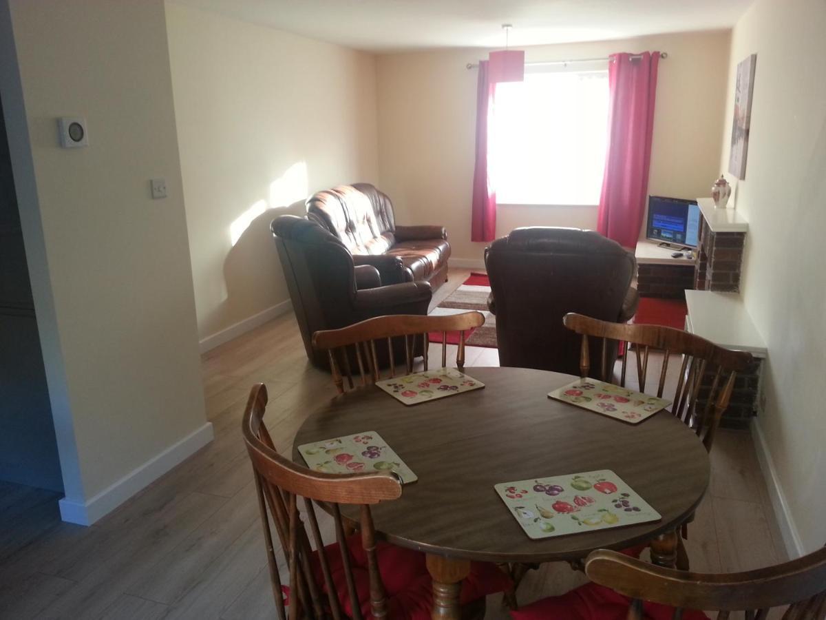 Immaculate 3-bed House In With Fast Wifi Holiday home *